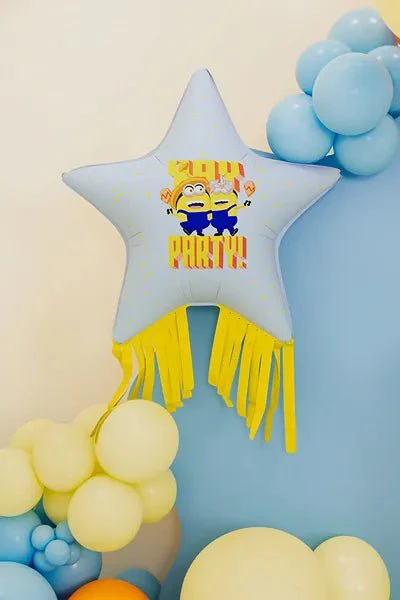Folieballon Ster met kwastjes Minions, 72x72 cm, mix - Image 2