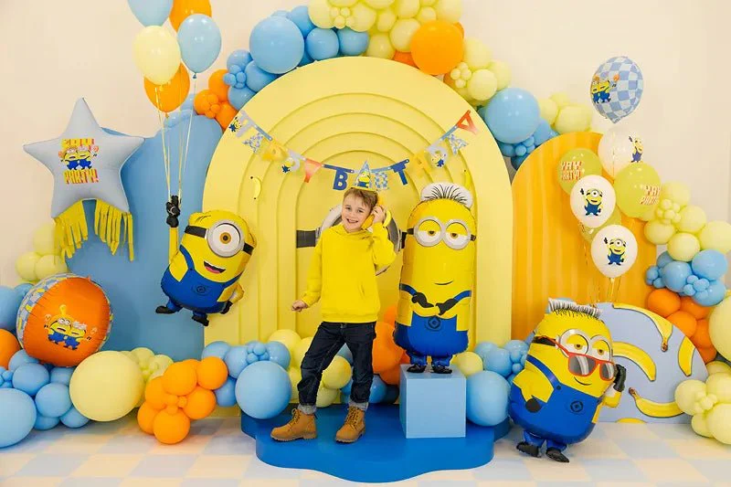 Folieballon Ster met kwastjes Minions, 72x72 cm, mix - Image 3