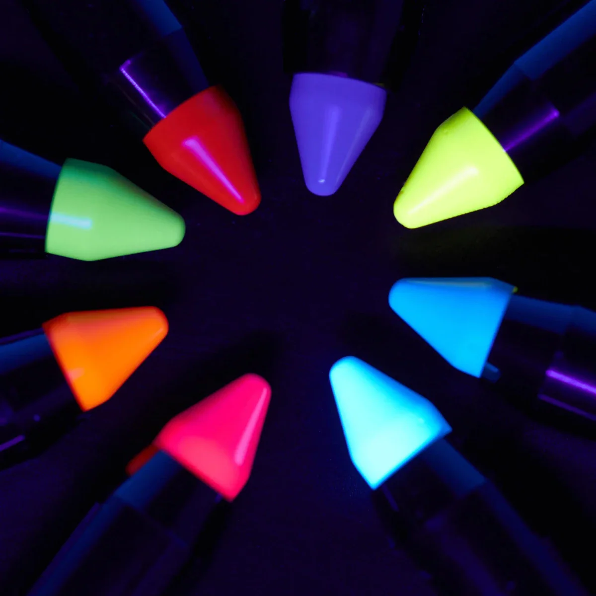 Moon Glow Intense Neon UV Body Crayons Intense Purple 3.2g - Image 3